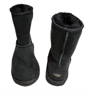 UGG classic short black boots